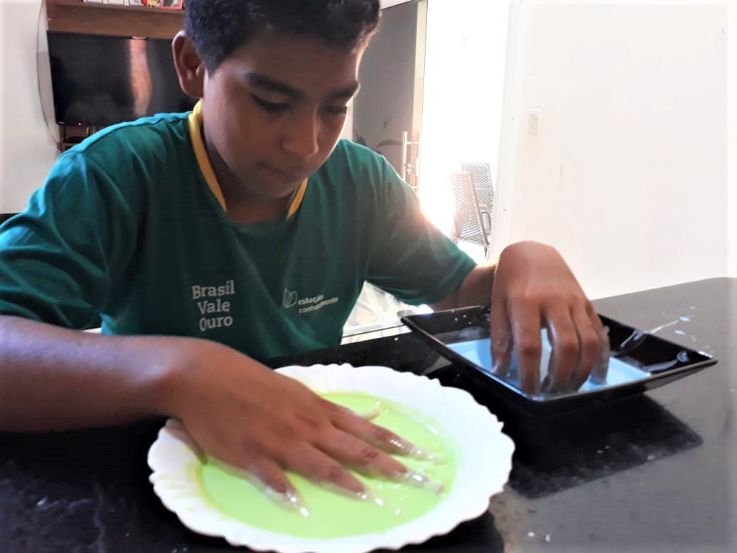 Fazendo areia movediça. Areia movediça caseira - Educador Brasil Escola